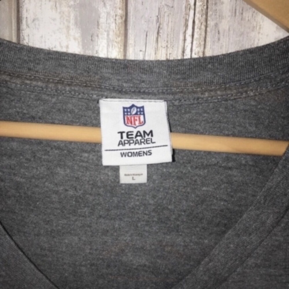 NFL Tennessee Titans Women’s Large Graphic Tee Grey Blue Football Shirt - Picture 7 of 7
